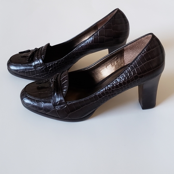 NEW! ANN TAYLOR LOFT BROWN SNAKESKIN HEELS - Picture 2 of 9